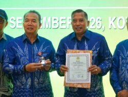 Gubernur Kalsel Raih Penghargaan Adhi Bhakti Tani Nelayan Utama di Malang Jawa Timur