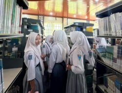 Belajar di Luar Kelas, Puluhan Pelajar SMKN 1 Kintap Jelajahi Layanan Perpustakaan Palnam