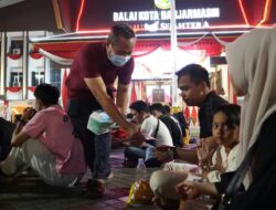 Jaga Kesehatan di Tengah Kabut Asap, Pemko Banjarmasin Bagikan 2.500 Masker Saat Nobar
