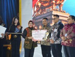 Program Bedah Rumah Bawa Bupati HST Samsul Rizal Terima Penghargaan Terbaik III Tingkat Kabupaten Regional Kalimantan