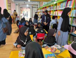 Belajar di Luar Kelas, Siswa MI Al Falah Banjarmasin Jelajahi Perpustakaan Palnam