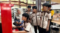 Pelajar SMK Muhammadiyah 3 Banjarmasin Antusias Kenali Layanan Perpustakaan Palnam