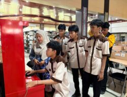 Pelajar SMK Muhammadiyah 3 Banjarmasin Antusias Kenali Layanan Perpustakaan Palnam