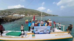 Gubernur H. Muhidin Salurkan Hibah Kapal dan Perkuat Pengawasan Laut di Pulau Sembilan