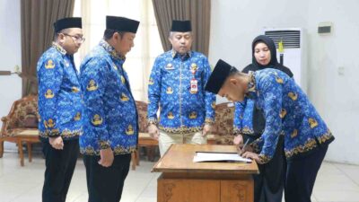 Tujuh PNS Batola Tempati Jabatan Baru, Bupati Minta Bekerja Profesional