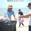Dislautkan Kalsel Bersama Masyarakat Bersihkan Pantai Angsana