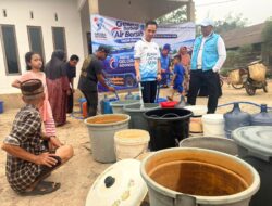 HUT ke-7, Partai Gelora Kalsel Salurkan 16.800 Liter Air Bersih di Tujuh Lokasi